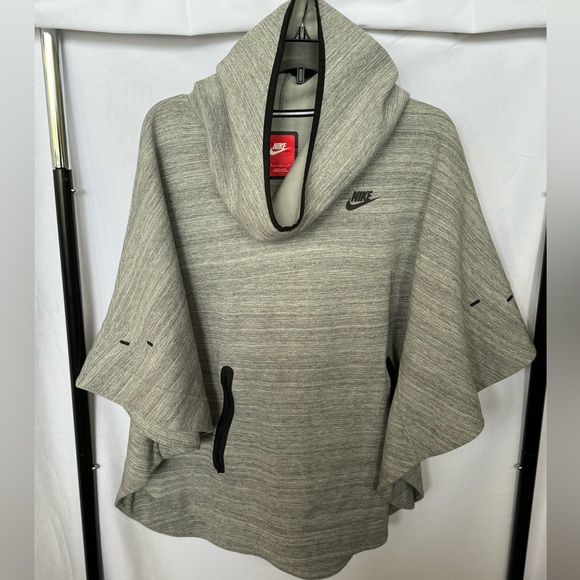 Nike poncho - Picture 1 of 2